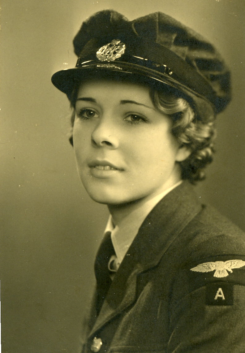Joyce GILES