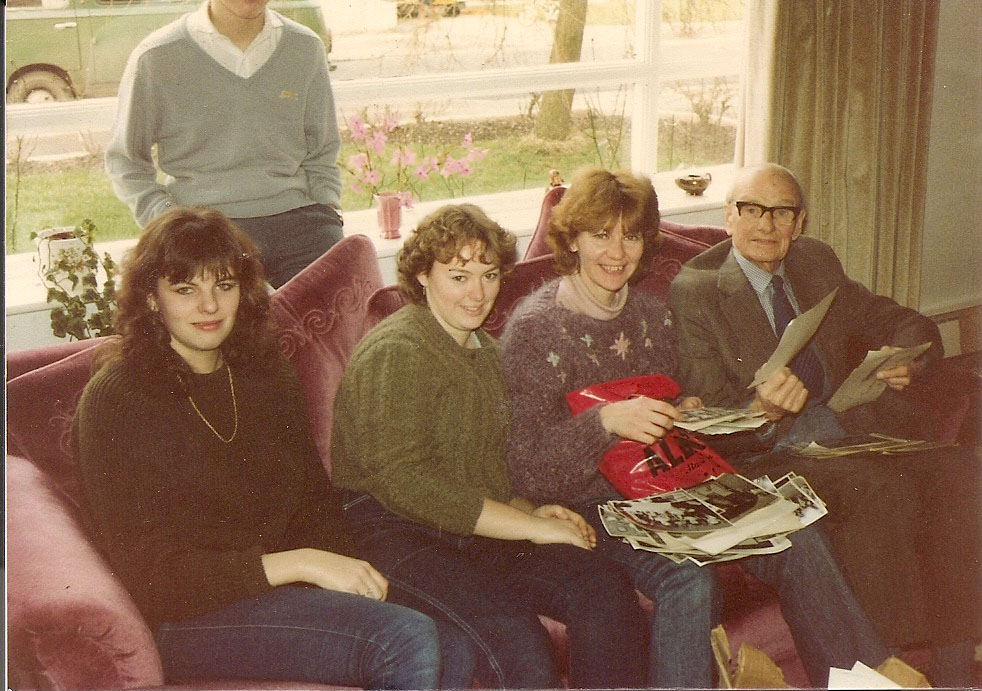 Gillian Lesley BOLTON